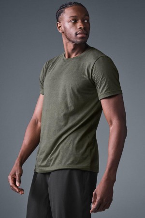 Alo Yoga Triumph Uomo Tee Verdi | Italia AWD-382501