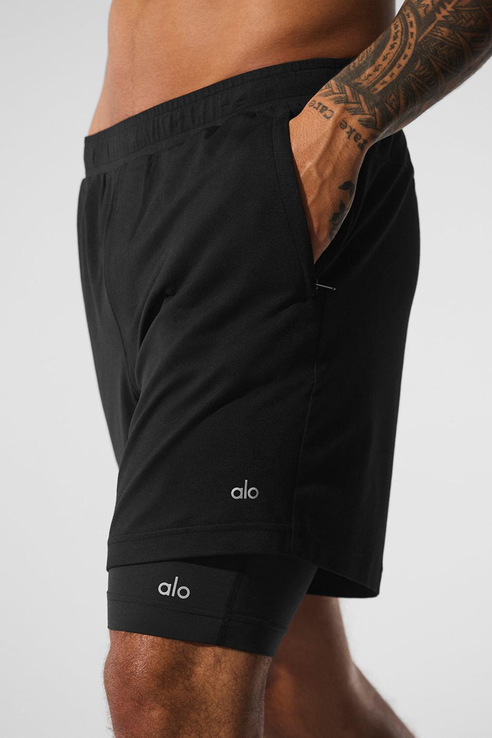 Alo Yoga Conquer React 2-In-1 Performance Uomo Short Nere Nere | Italia  BYU-310694