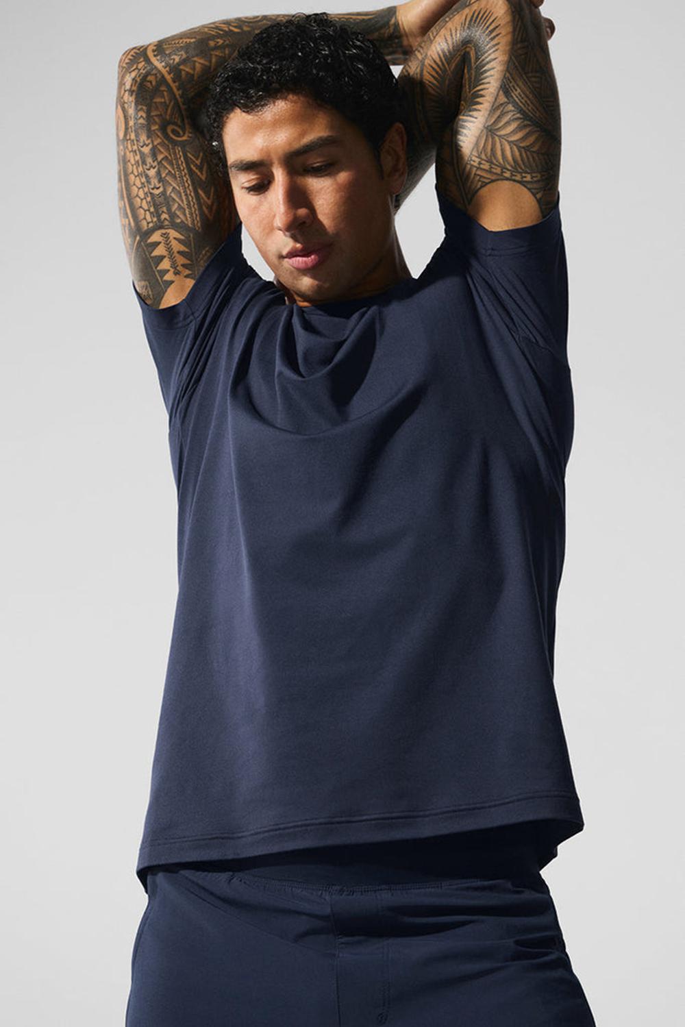 Alo Yoga Conquer Reform Crewneck Uomo Short Sleeve Blu Marino | Italia  KTA-310687