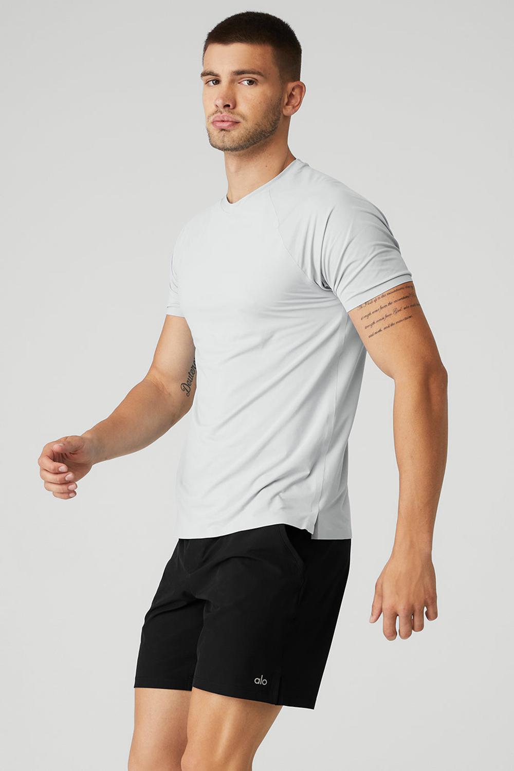 Alo Yoga Idol Performance Uomo Tee Titanium | Italia  HMN-937526