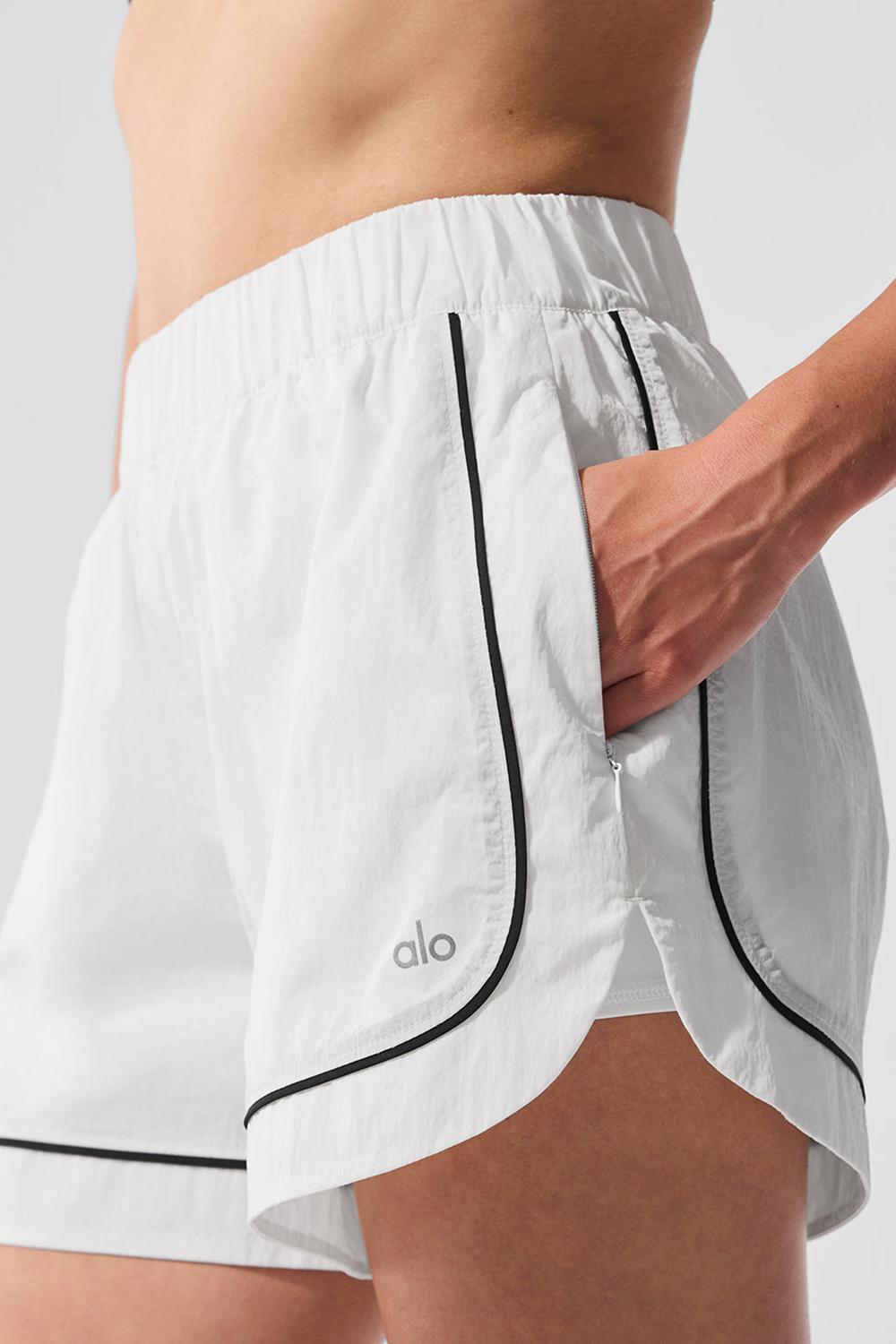 Alo Yoga Motivate Track Donna Short Bianche Nere | Italia  ONR-784635
