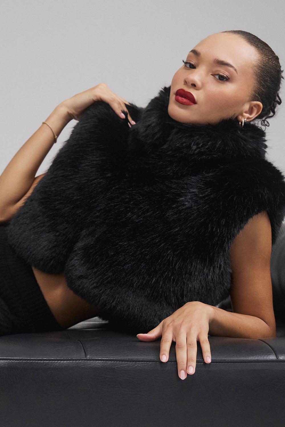 Alo Yoga Opulent Faux Fur Cropped Donna Gilet Nere | Italia  DWA-594032