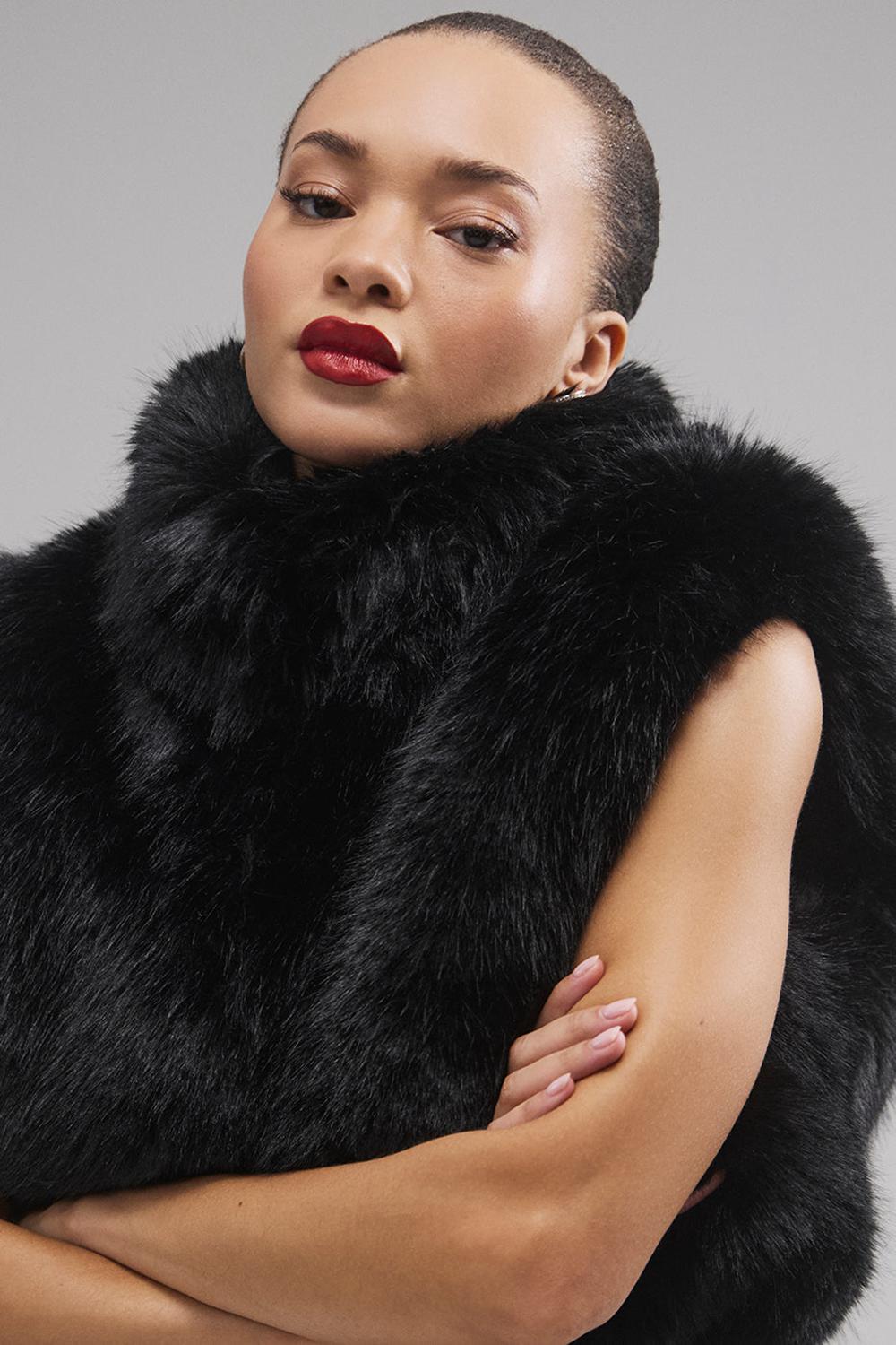 Alo Yoga Opulent Faux Fur Cropped Donna Gilet Nere | Italia  DWA-594032