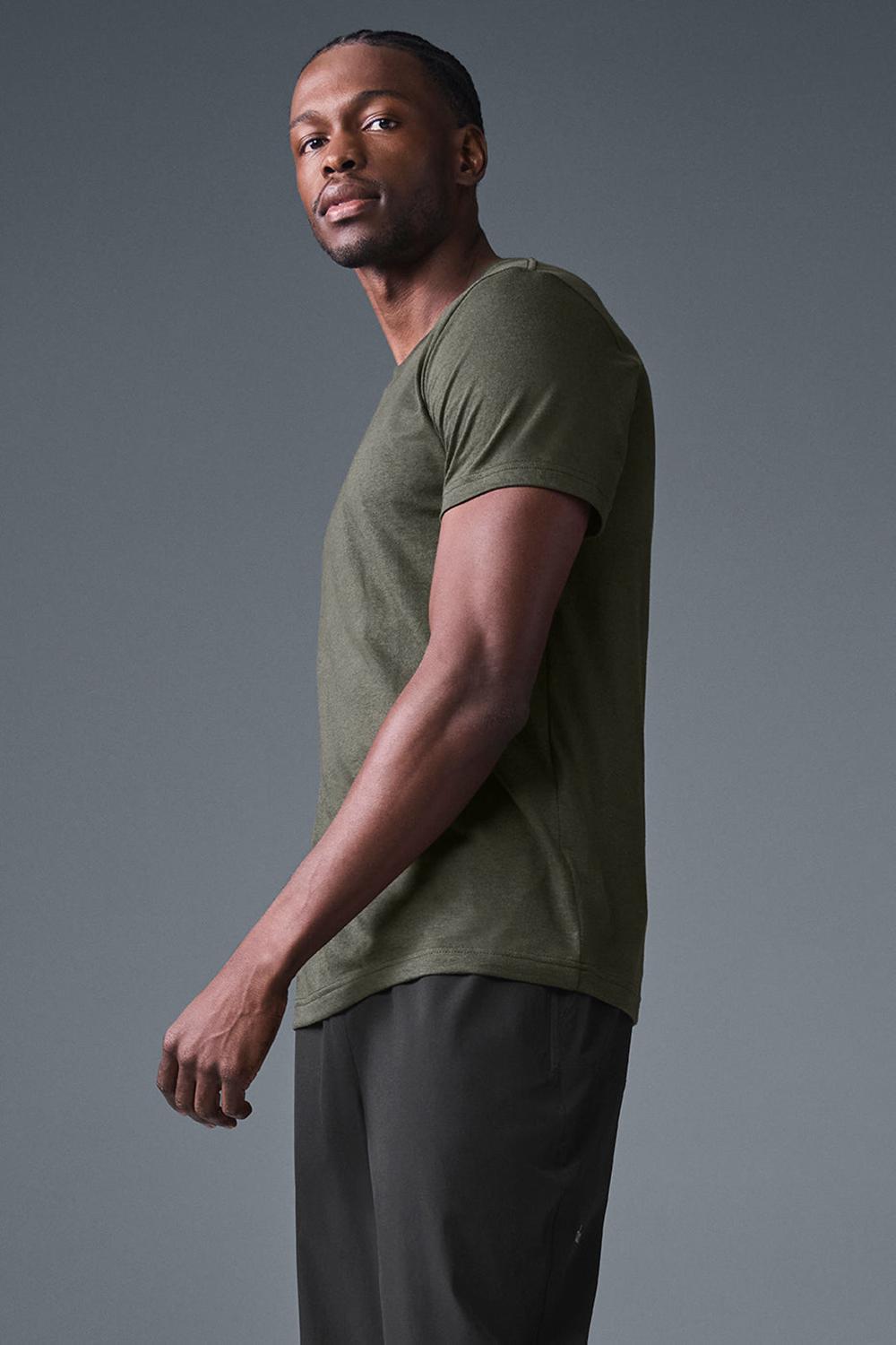 Alo Yoga Triumph Uomo Tee Verdi | Italia  AWD-382501